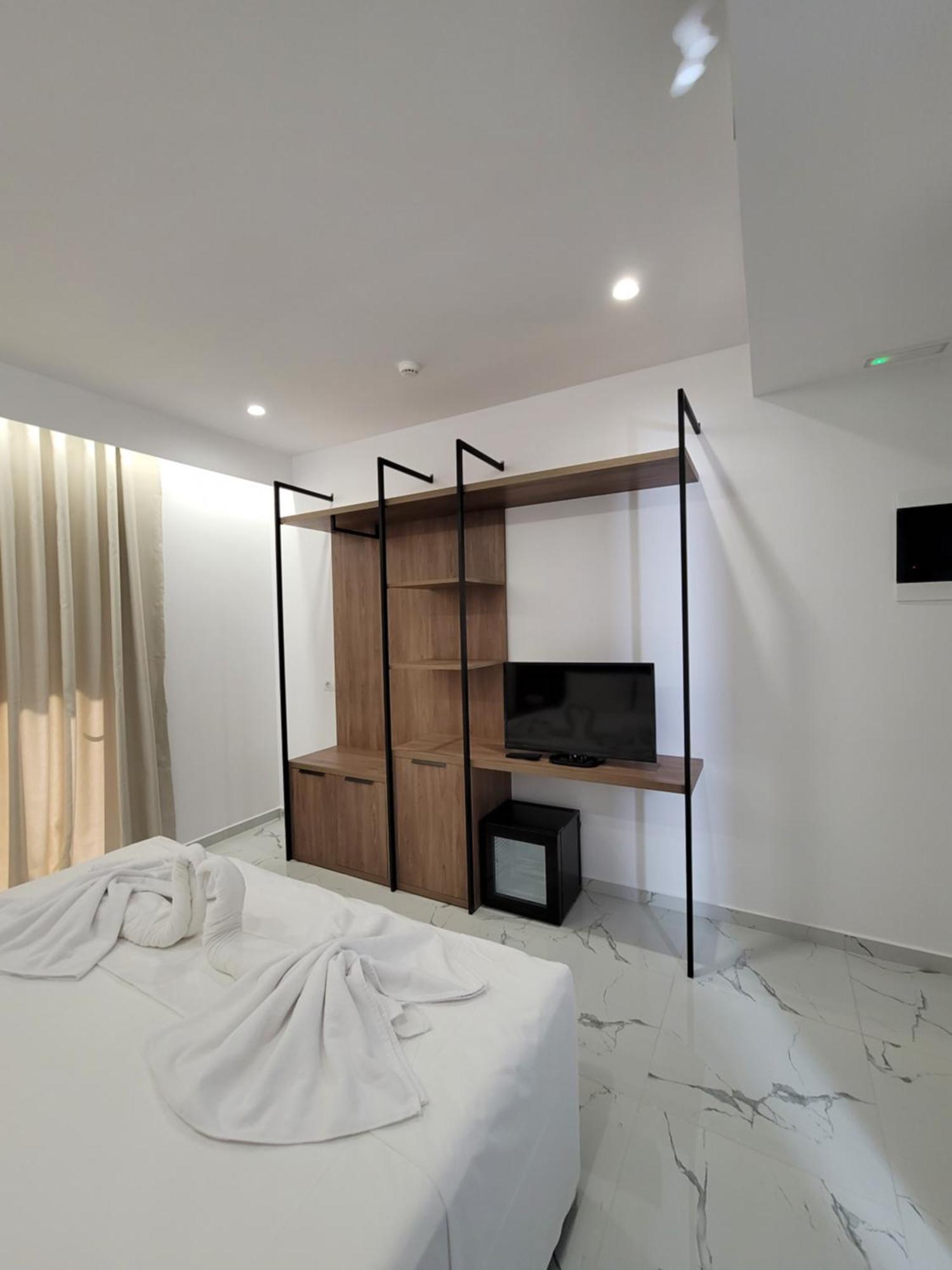 Prestige Hotel Ksamil Esterno foto