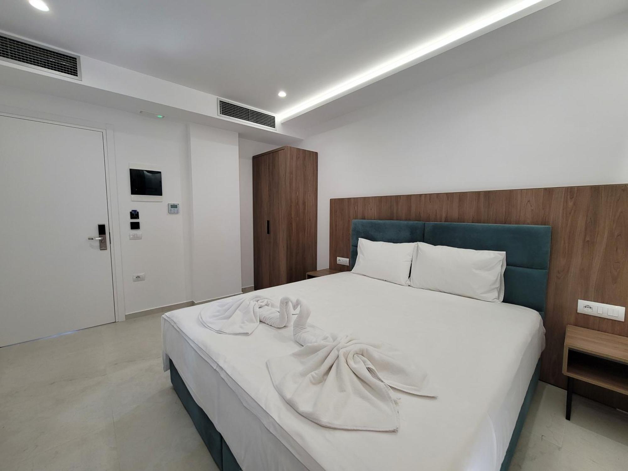 Prestige Hotel Ksamil Esterno foto