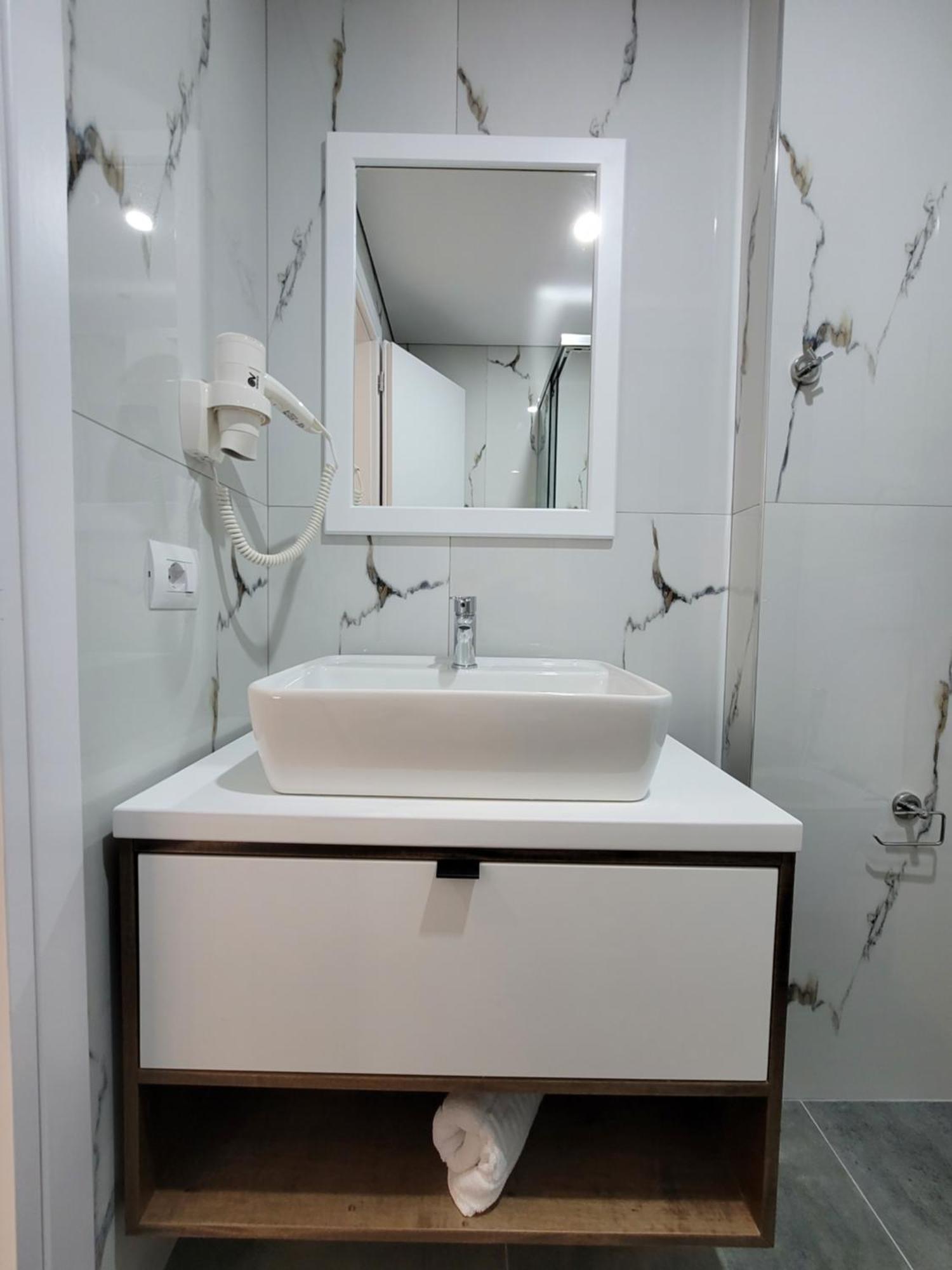 Prestige Hotel Ksamil Esterno foto
