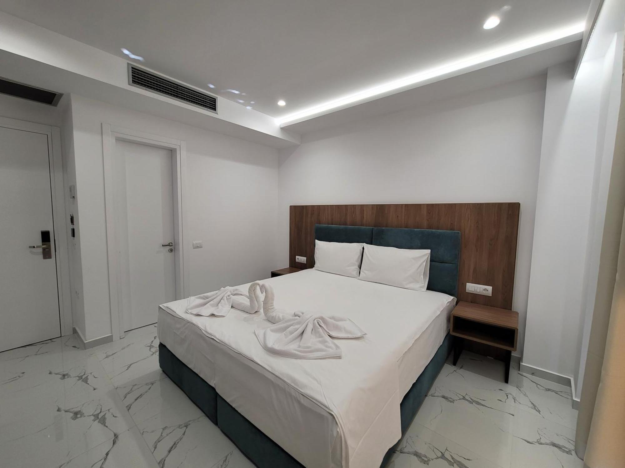Prestige Hotel Ksamil Esterno foto