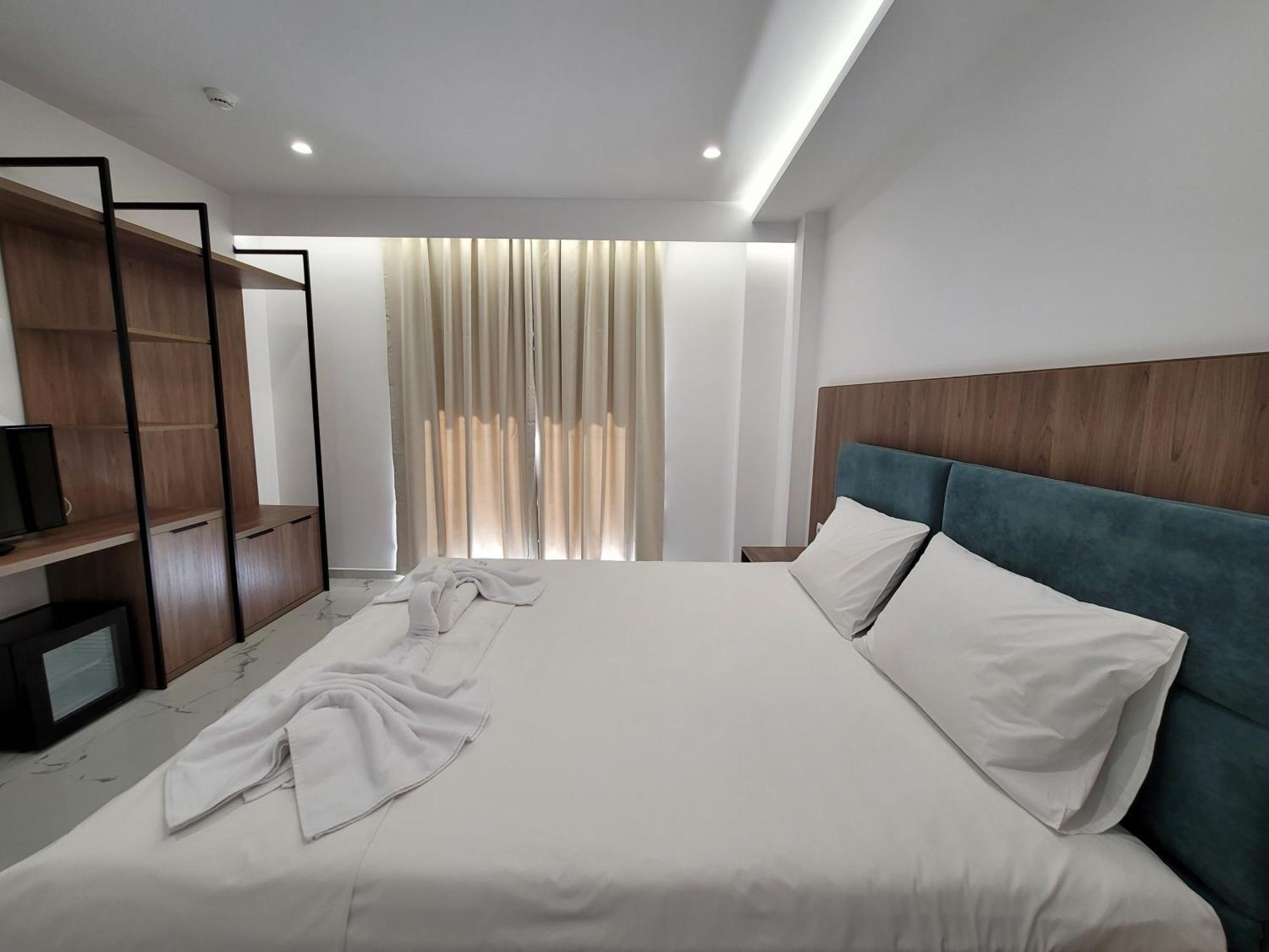 Prestige Hotel Ksamil Esterno foto