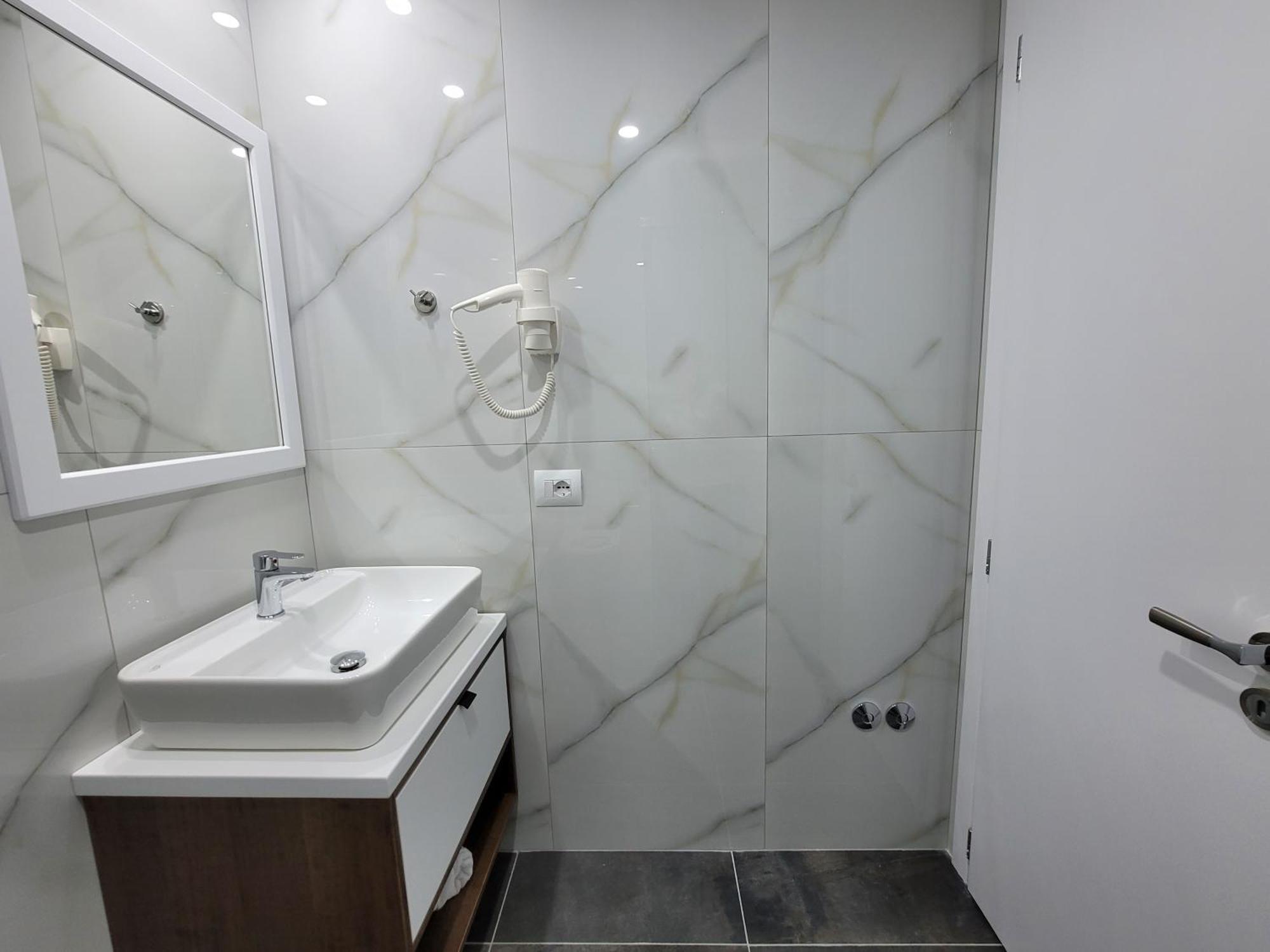 Prestige Hotel Ksamil Esterno foto