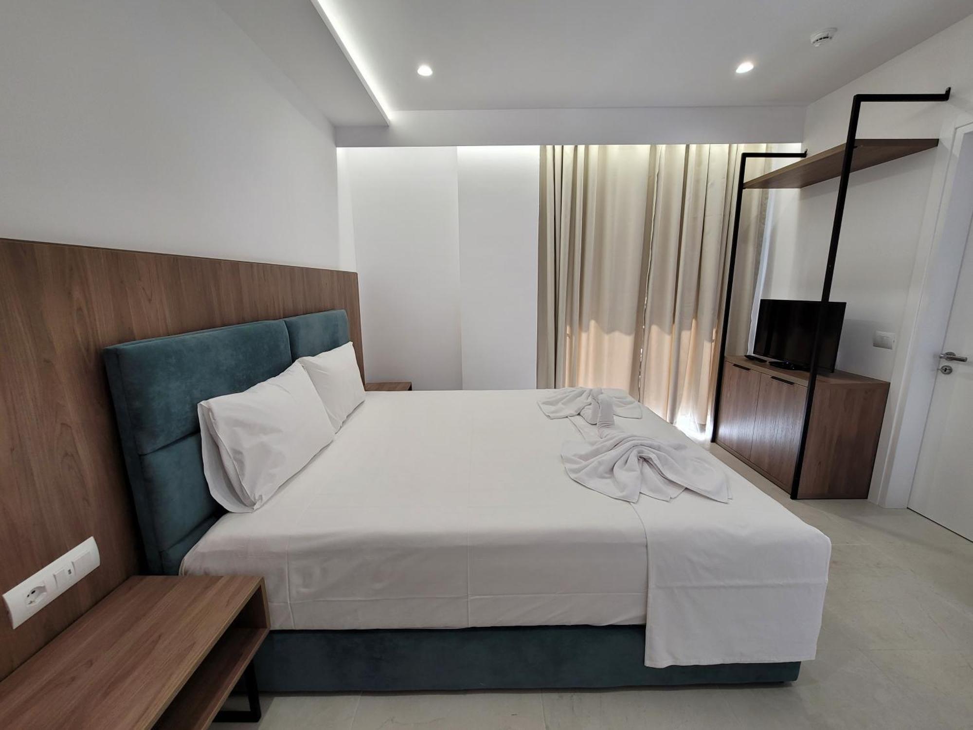 Prestige Hotel Ksamil Esterno foto
