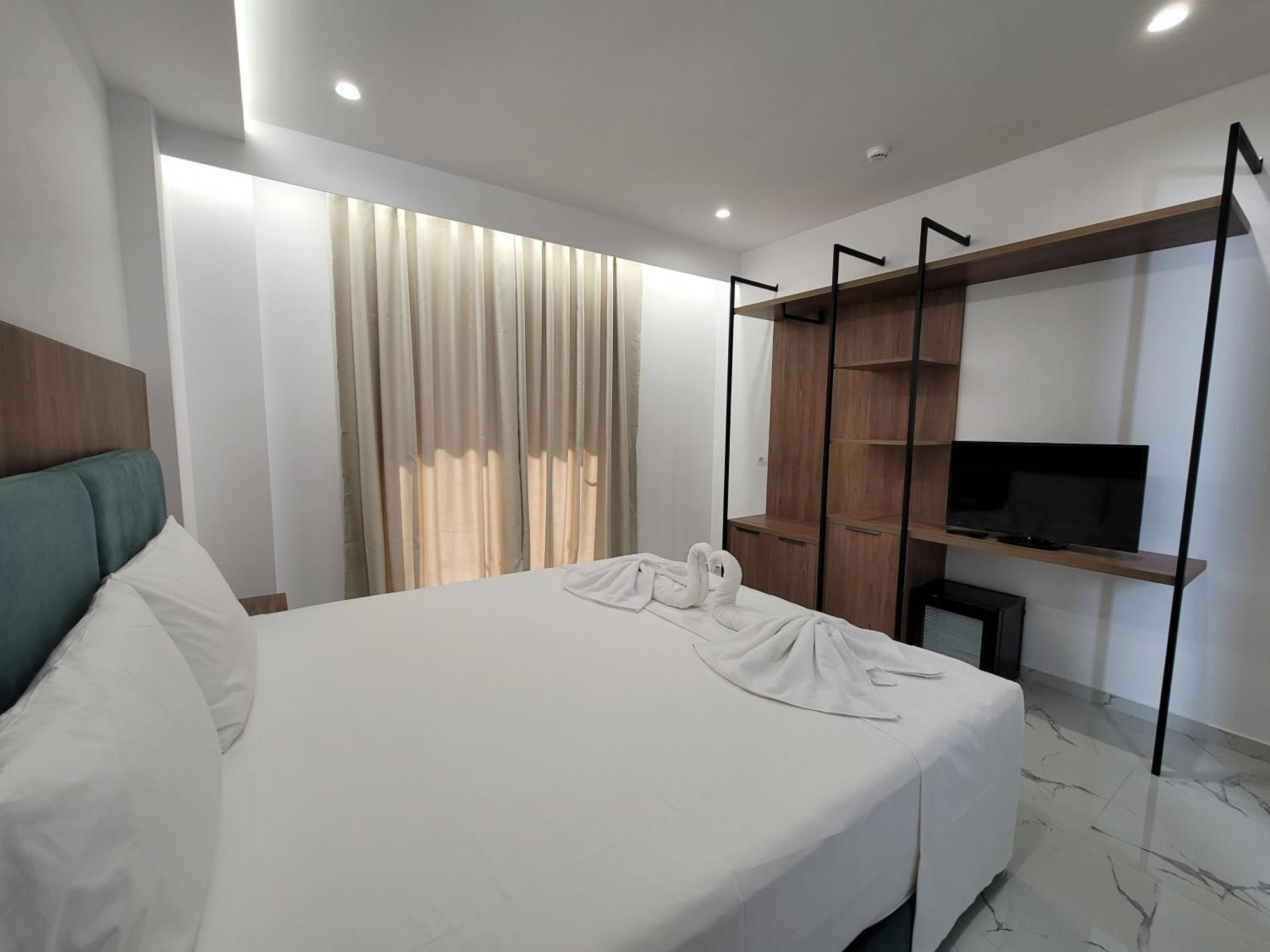 Prestige Hotel Ksamil Esterno foto