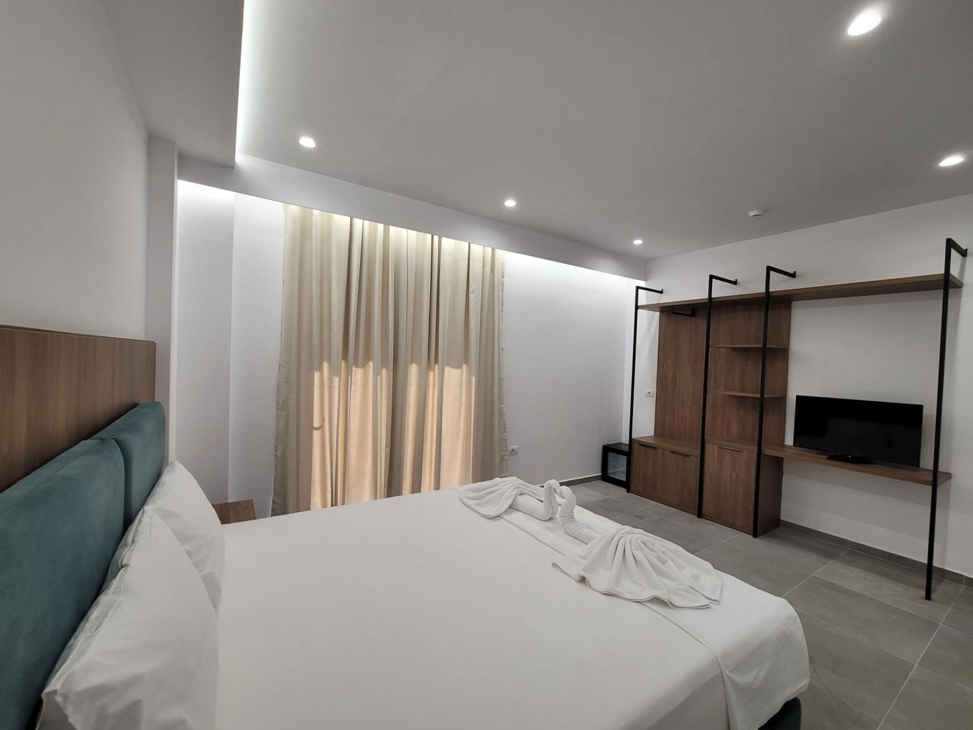 Prestige Hotel Ksamil Esterno foto