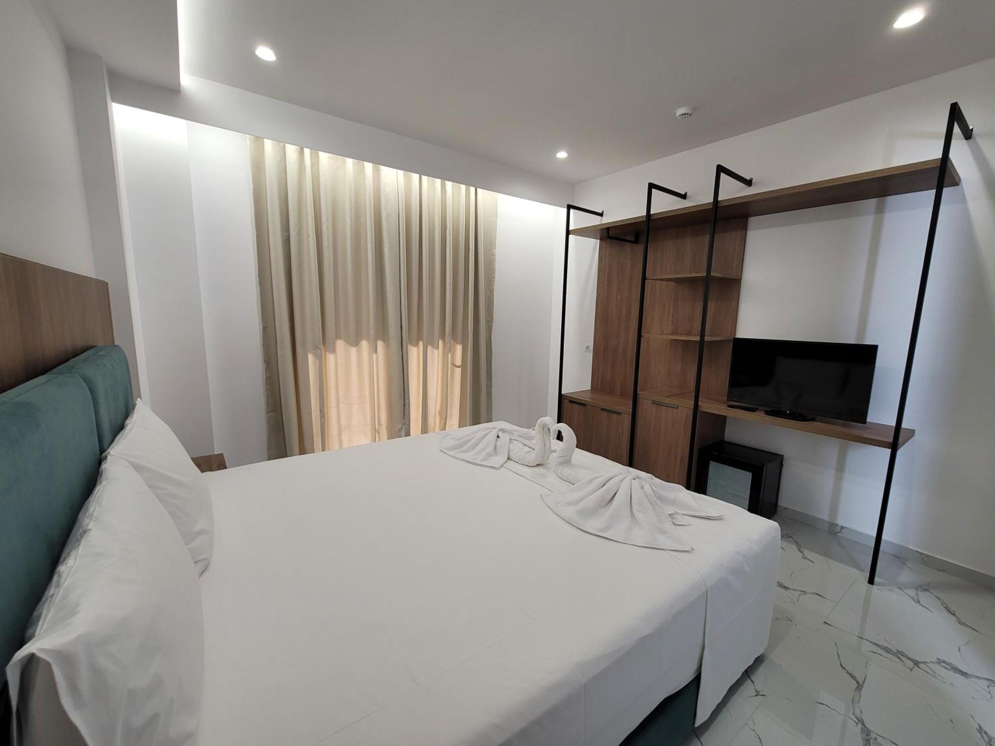 Prestige Hotel Ksamil Esterno foto