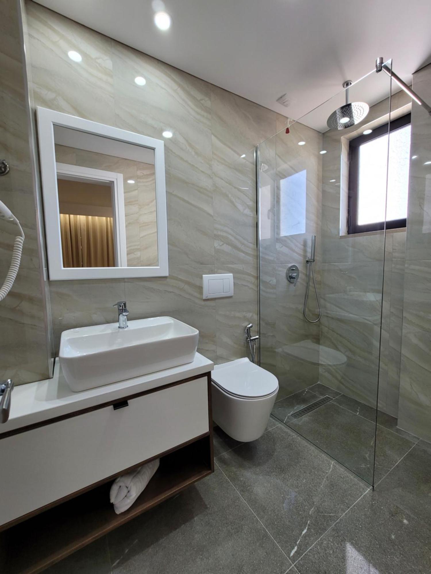 Prestige Hotel Ksamil Esterno foto