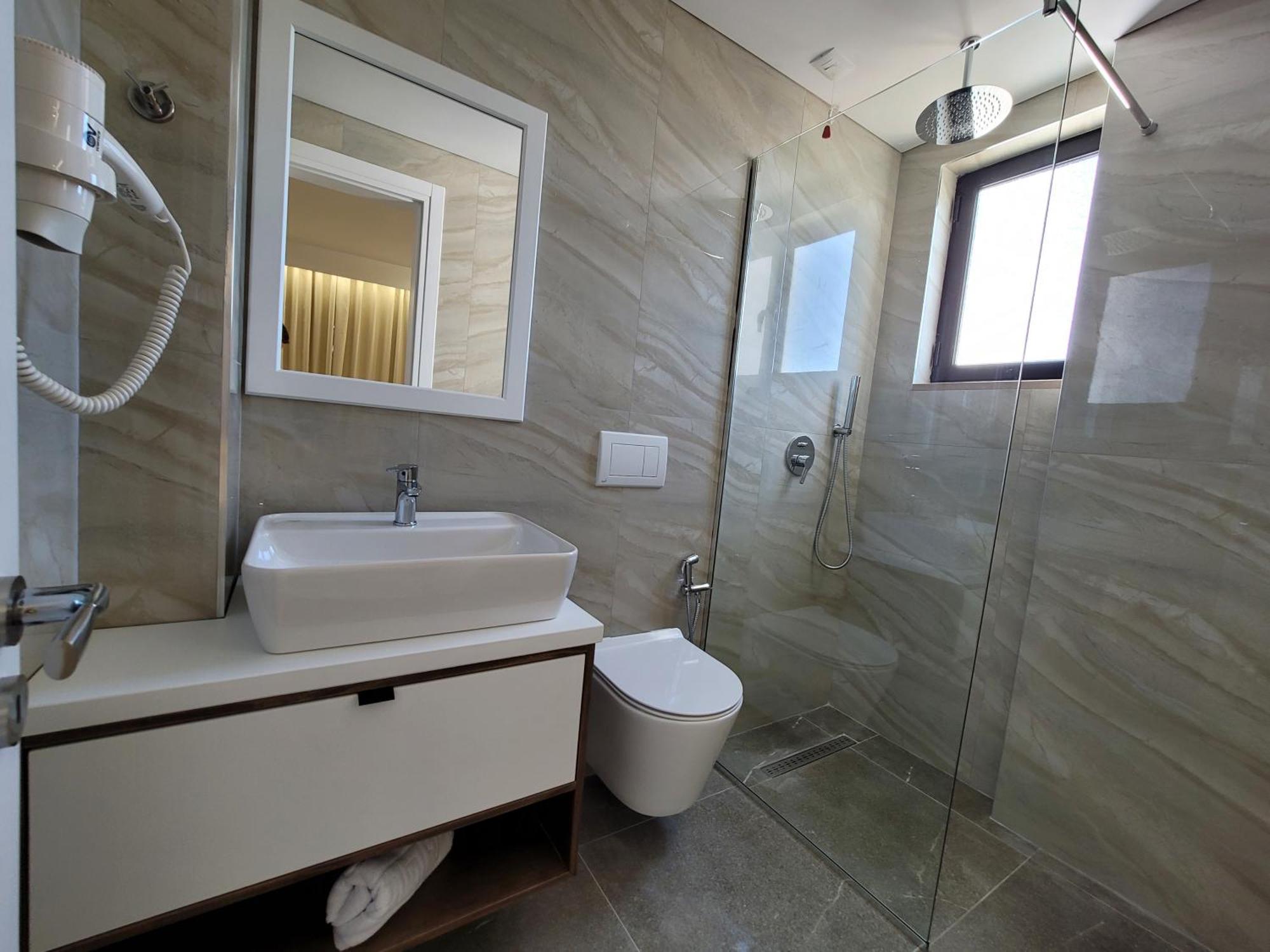 Prestige Hotel Ksamil Esterno foto