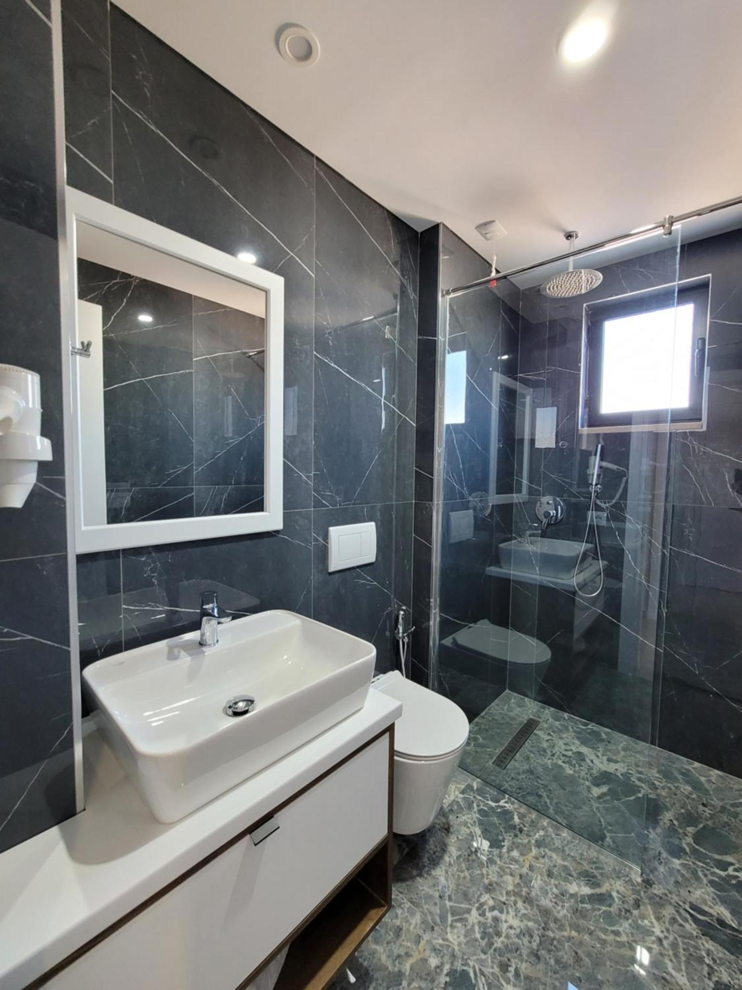 Prestige Hotel Ksamil Esterno foto