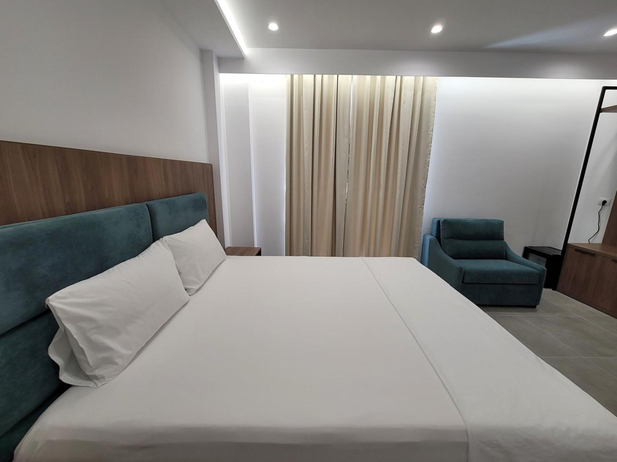 Prestige Hotel Ksamil Esterno foto