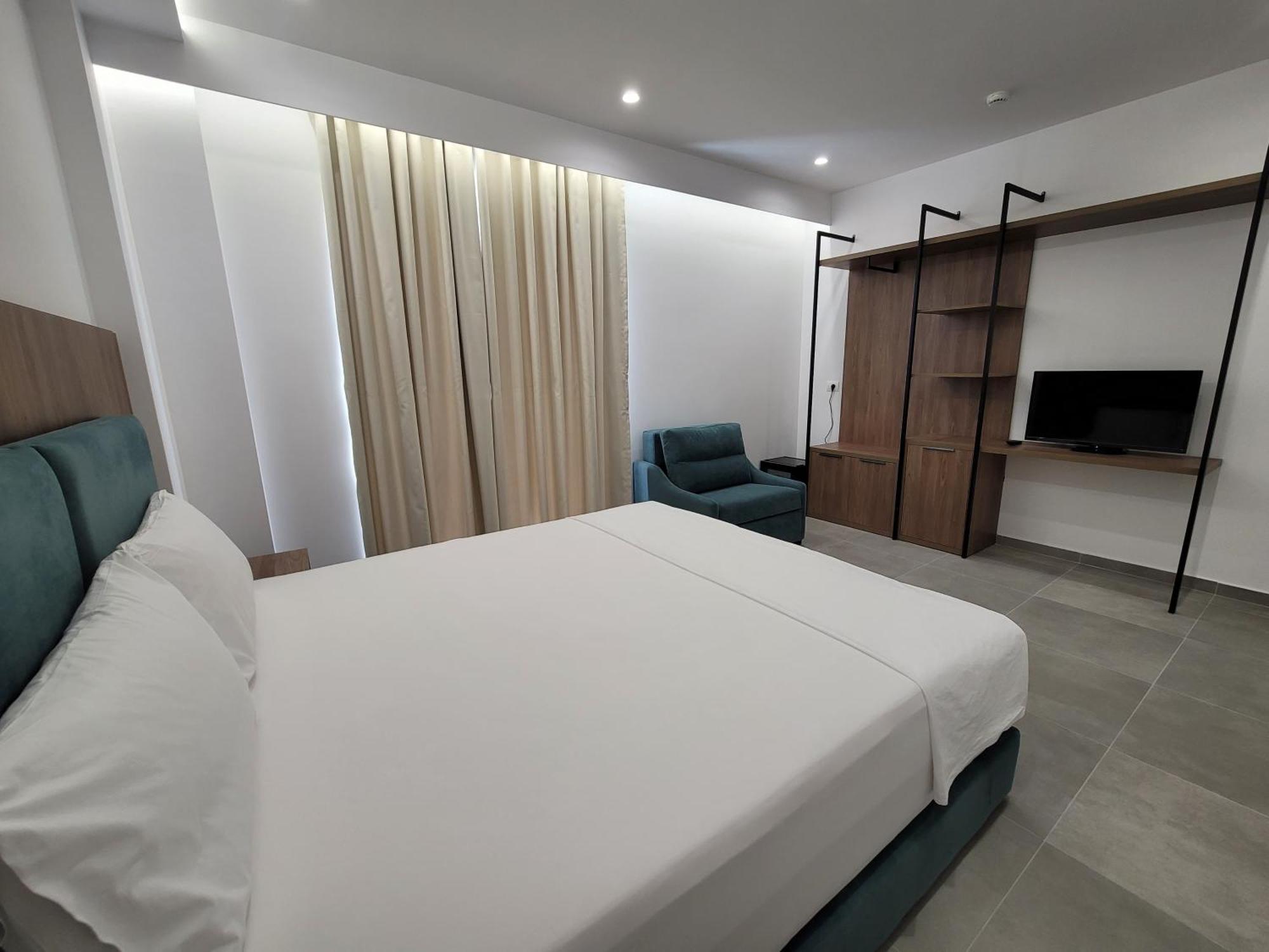 Prestige Hotel Ksamil Esterno foto