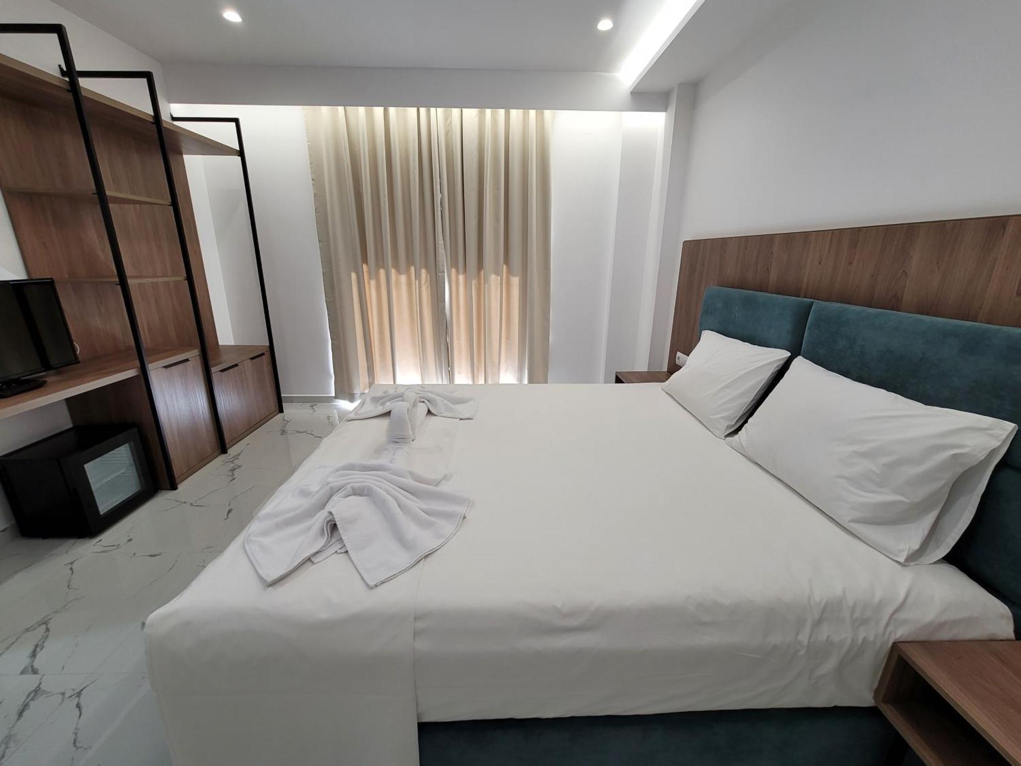 Prestige Hotel Ksamil Esterno foto