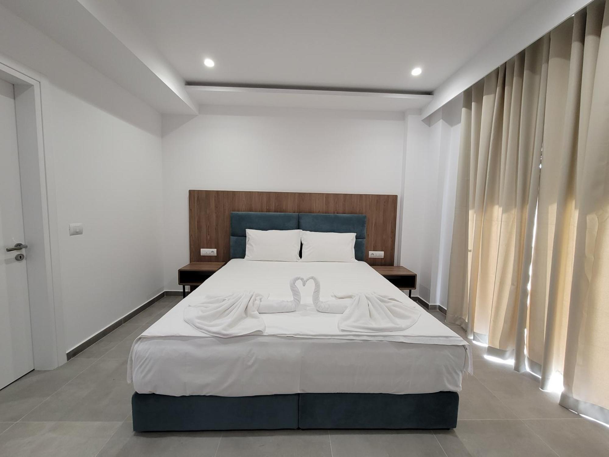 Prestige Hotel Ksamil Esterno foto